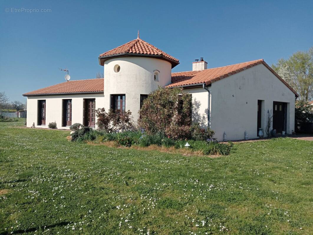 Maison à SAINT-MARTIN-DE-MACON
