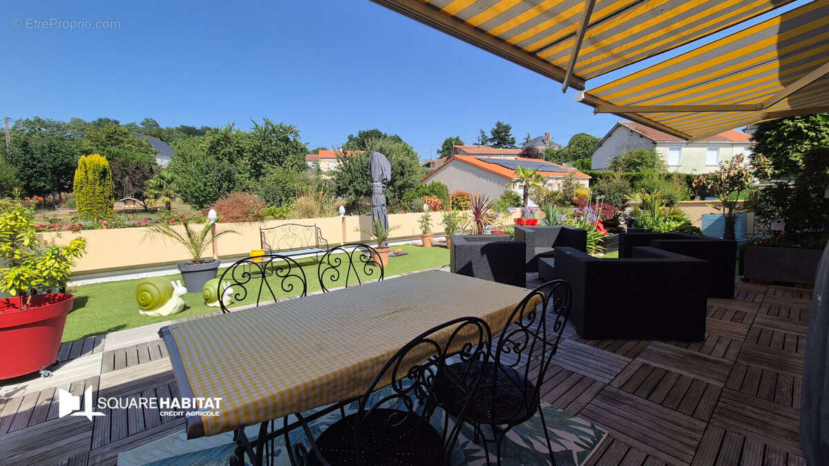 Maison à MONTREVAULT