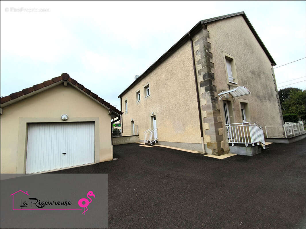 Maison à RADDON-ET-CHAPENDU