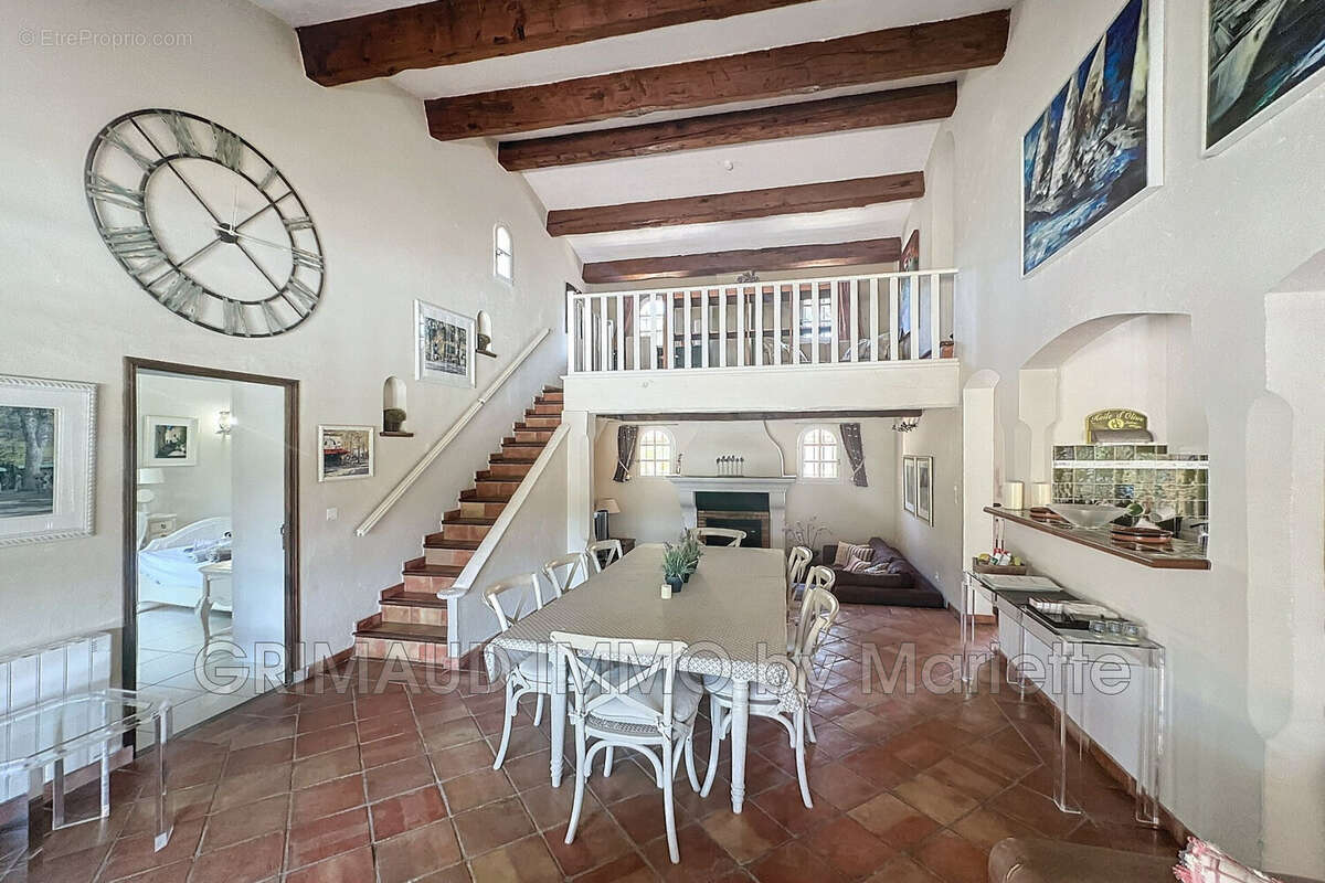 Maison 160 m² à Plan-De-La-Tour  - photo 8