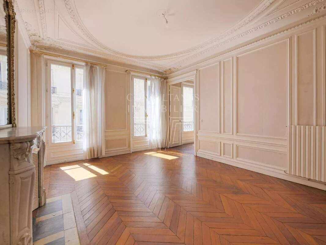 Appartement à PARIS-16E