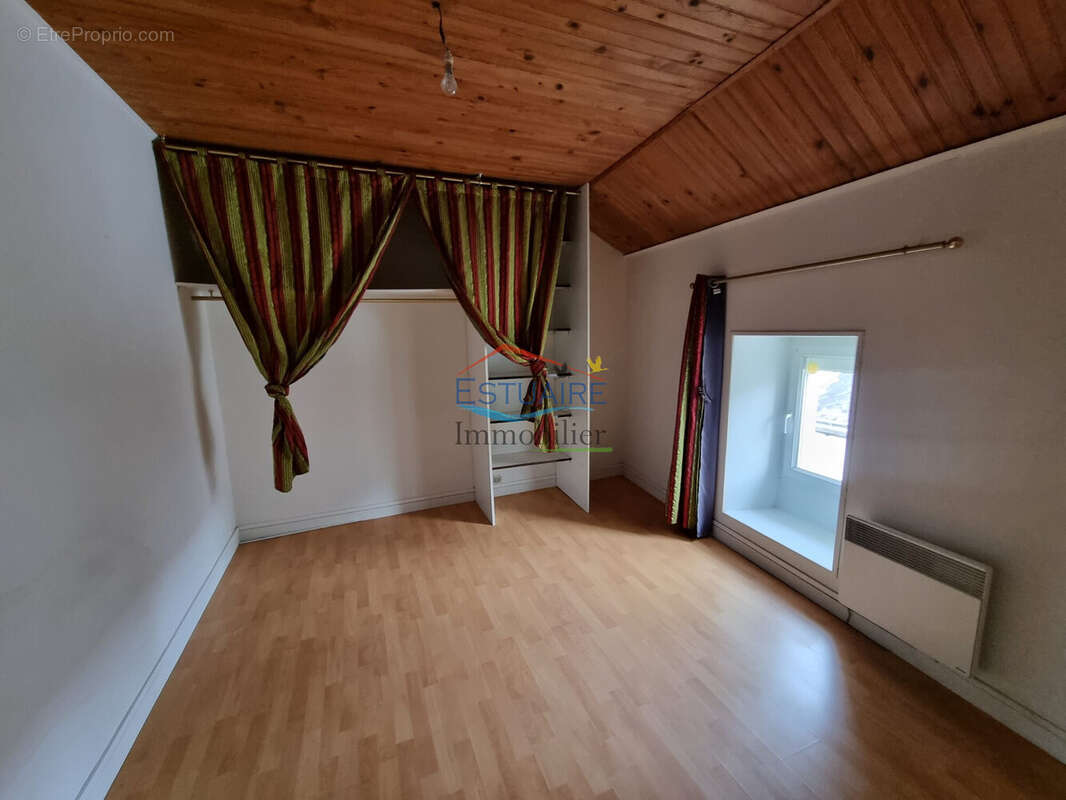 Maison à SAINT-ETIENNE-DE-MONTLUC