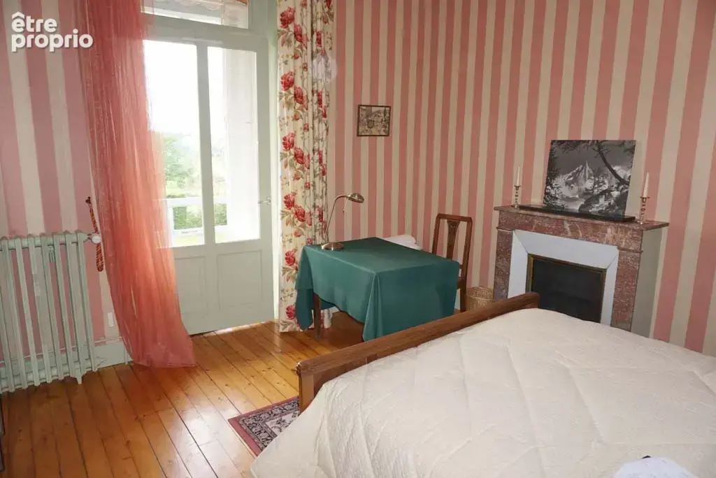 Belle et grande maison de caractère avec dépendances - photo 6