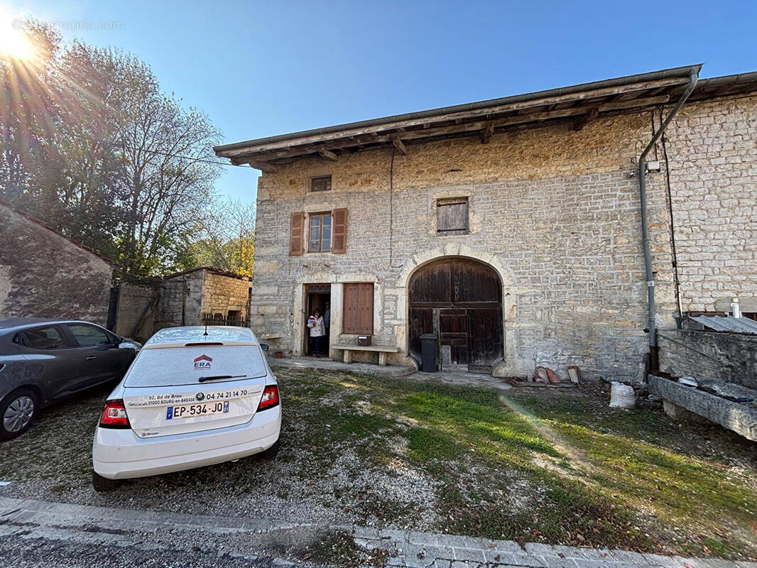 Maison à HAUTECOURT-ROMANECHE