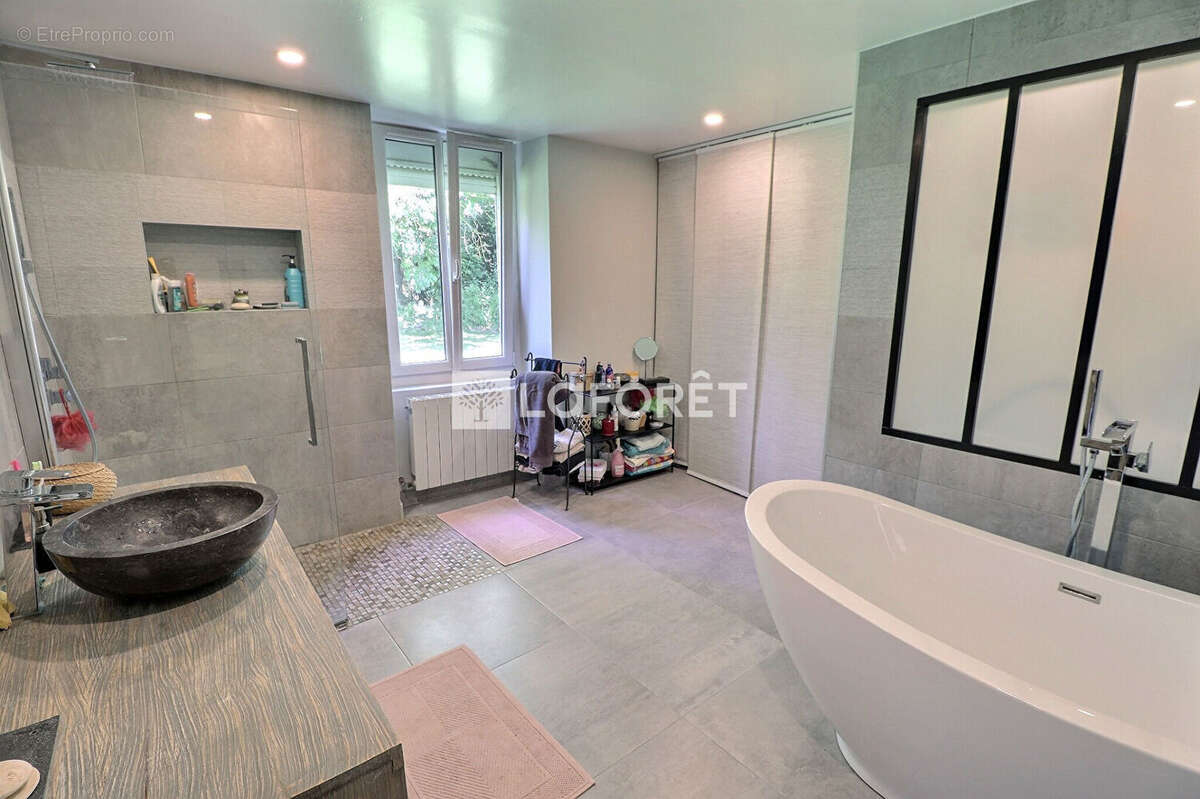 Maison à LA CHAPELLE-LA-REINE