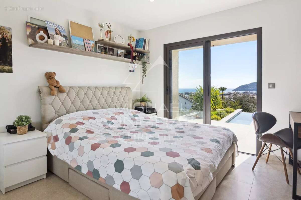 Maison à MANDELIEU-LA-NAPOULE