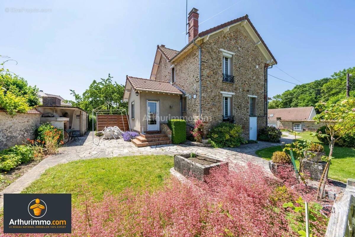 Maison à SAINT-FARGEAU-PONTHIERRY