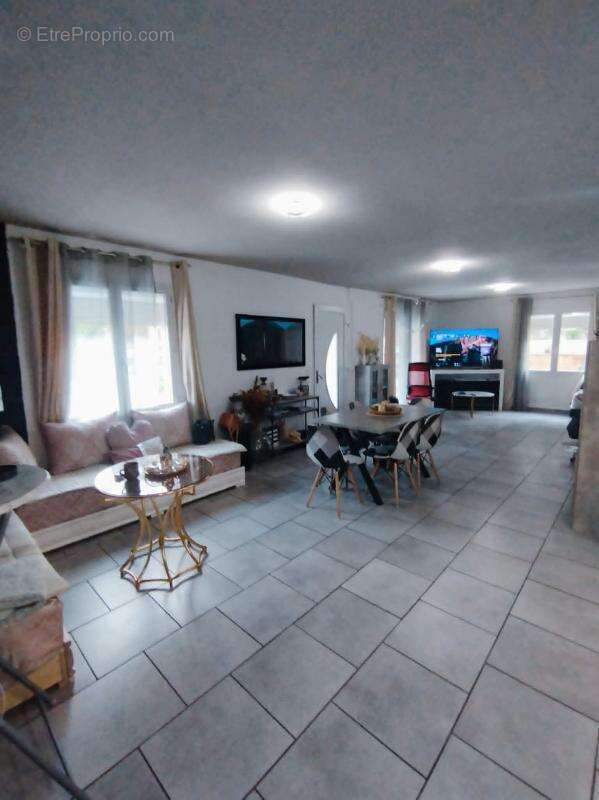 Maison 137 m² à Bagnols-Sur-Ceze  - photo 4