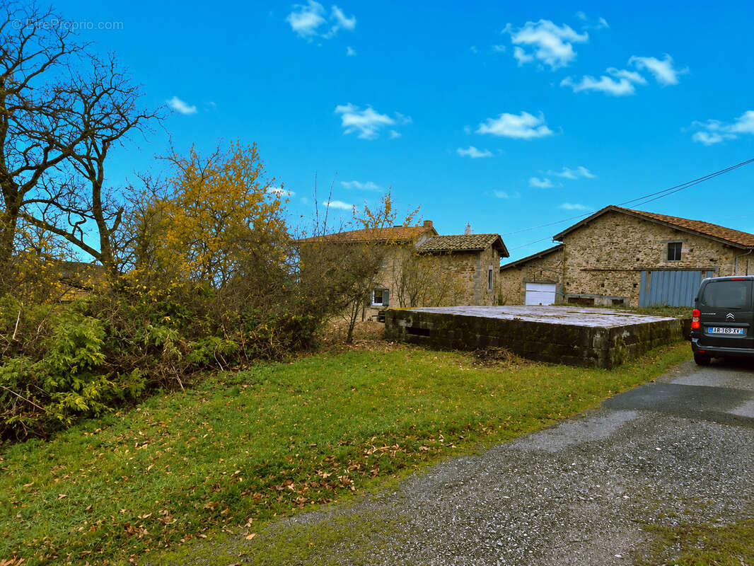 Terrain à SAINT-REMY-SUR-DUROLLE