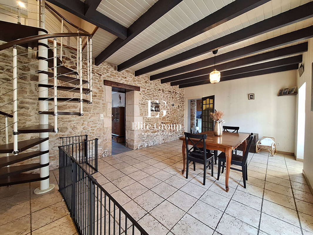 Maison à MOSNAC