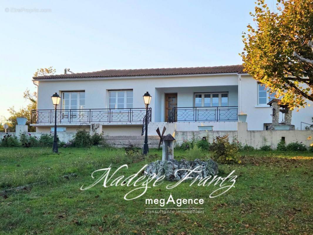 Maison à FONTCOUVERTE