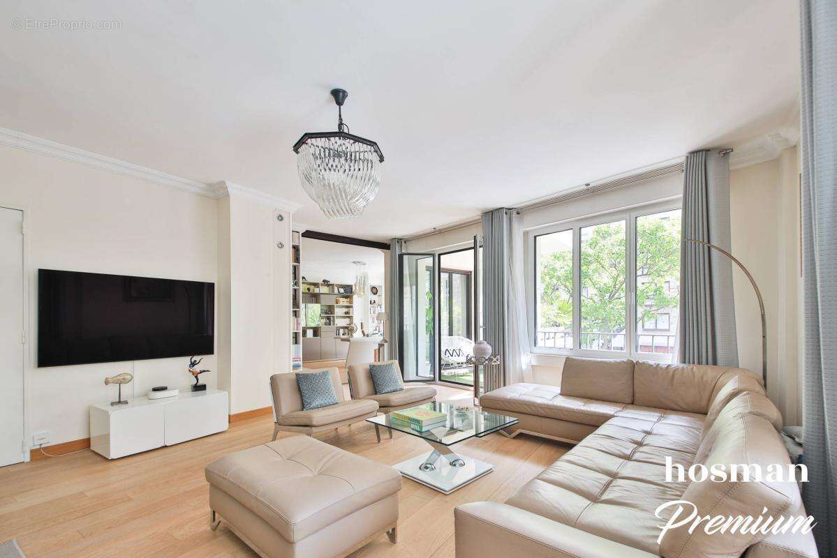 Appartement à PARIS-16E