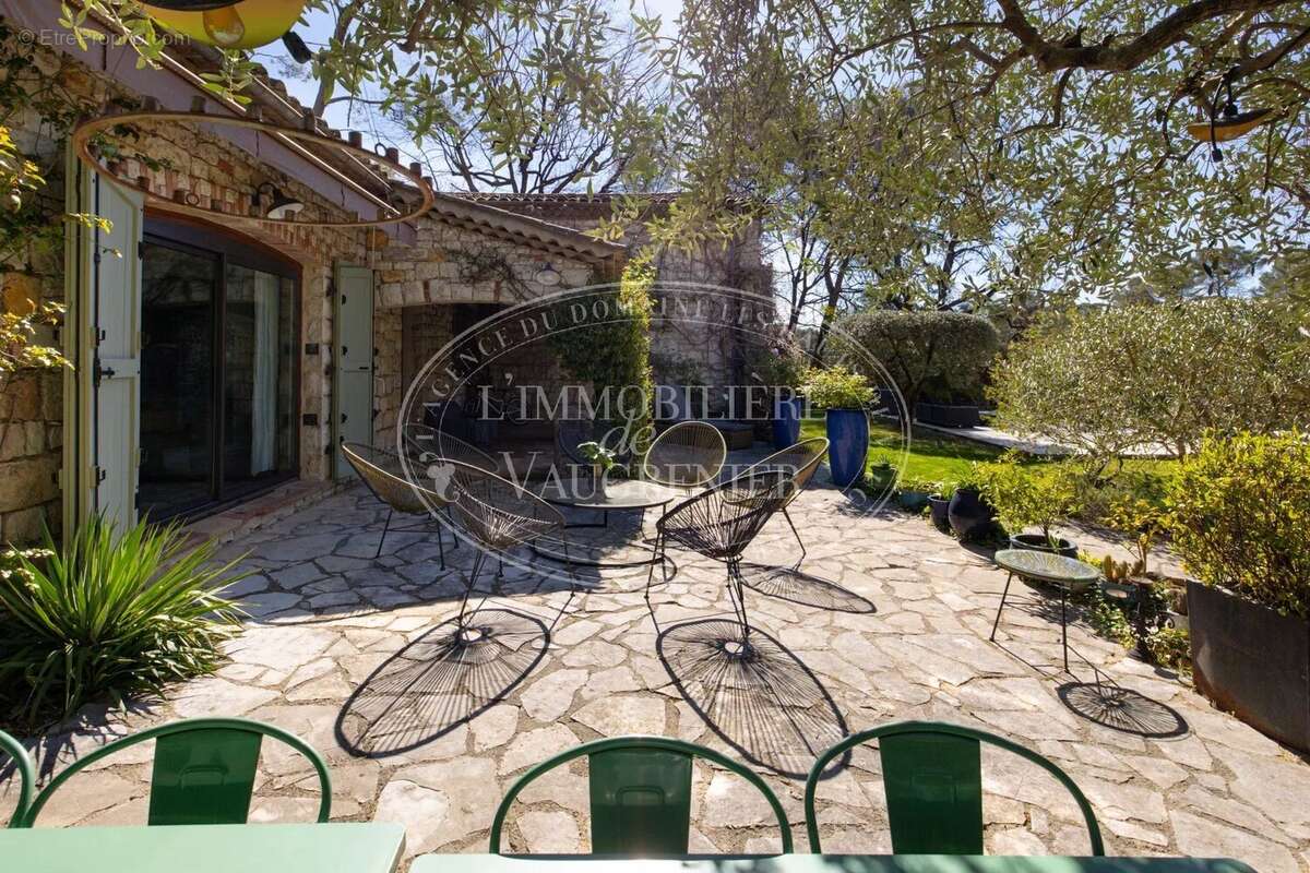 Maison à ROQUEFORT-LES-PINS