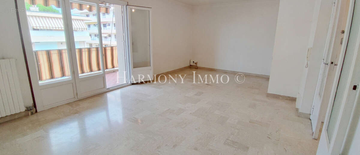 A vendre- Appartement T3 de 66m2 à 5mn à pied du port et des commerces à Sanary-sur-mer 83110(Var). - photo 3
