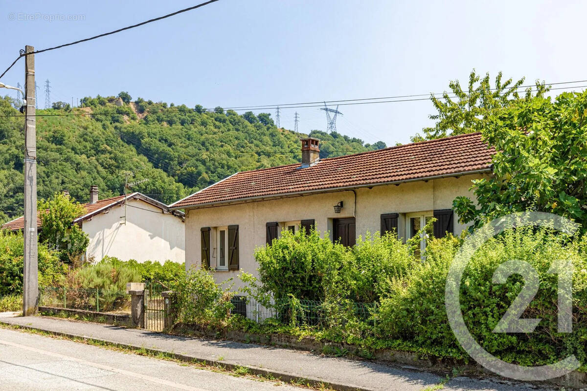 Maison 71 m² à Champagnier  - photo 1