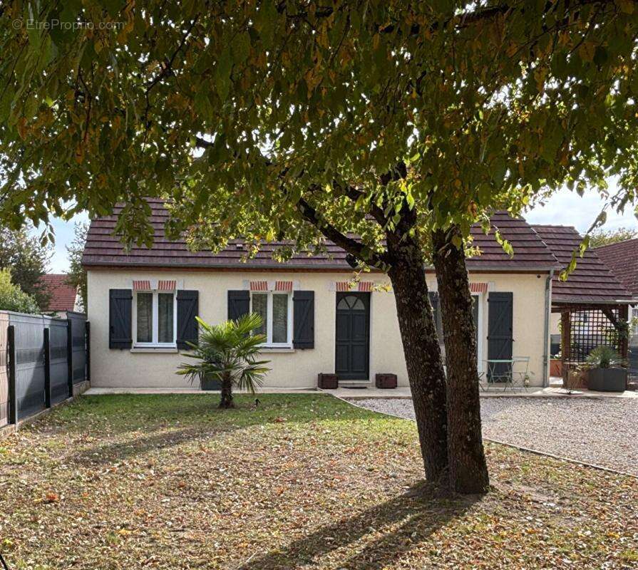 Maison à LES MONTILS