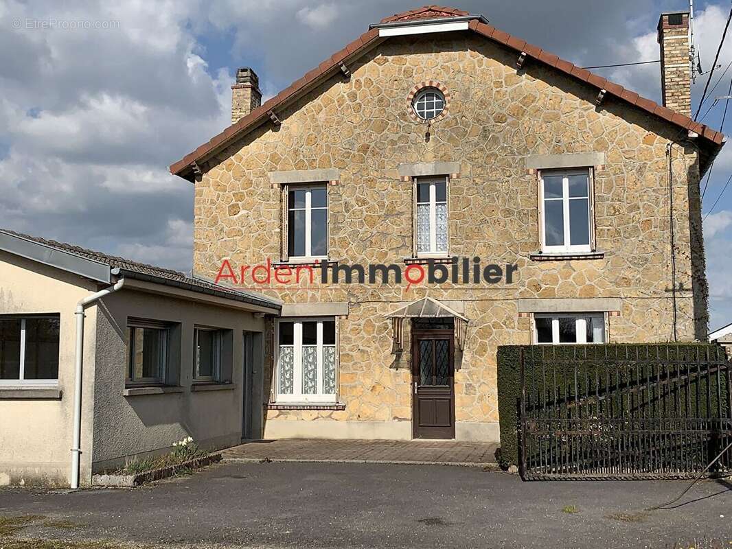 Maison à AMBLY-FLEURY