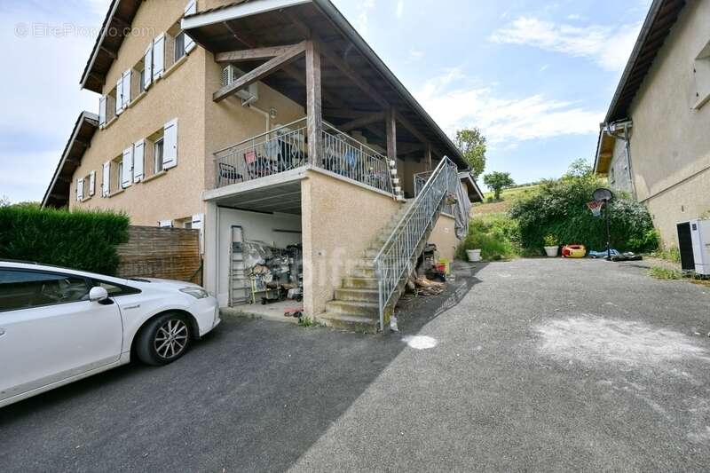 Appartement à COURZIEU