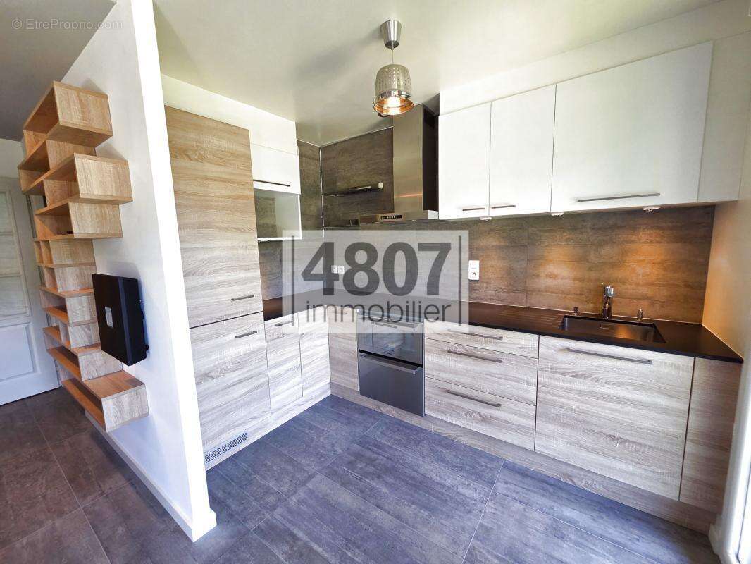 LA MURAZ -  Grand T2 duplex avec garage et balcon - photo 2