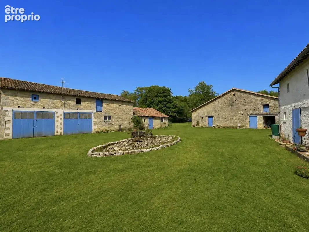 maison type longère 179m2 - terrain 1ha - garages et granges - photo 3