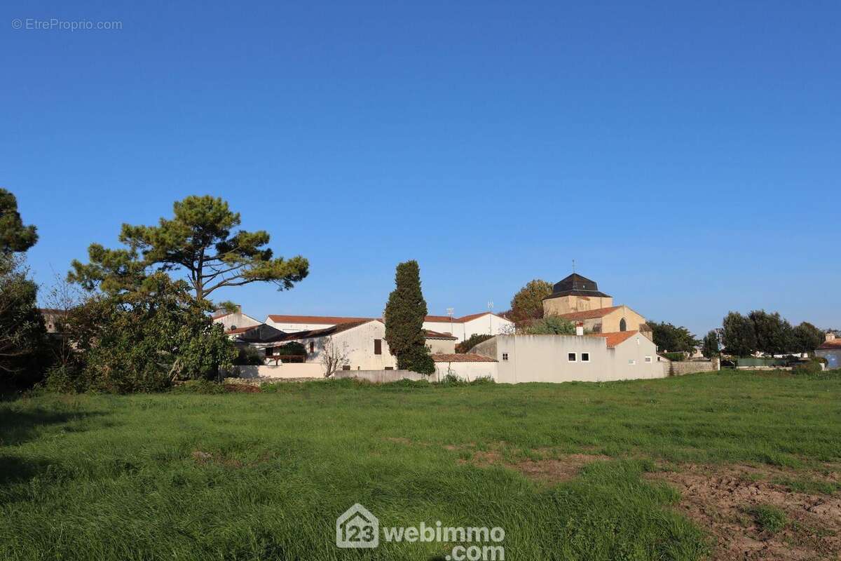 idéalement placé. - Terrain à SAINT-VINCENT-SUR-JARD