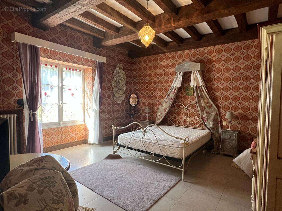 Maison à SAINT-SAUVEUR-DE-CRUZIERES