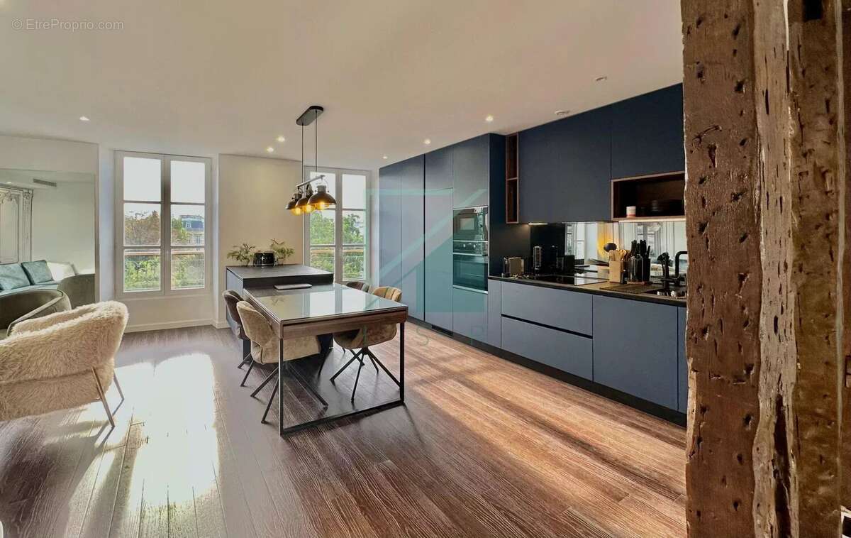 Appartement à PARIS-3E