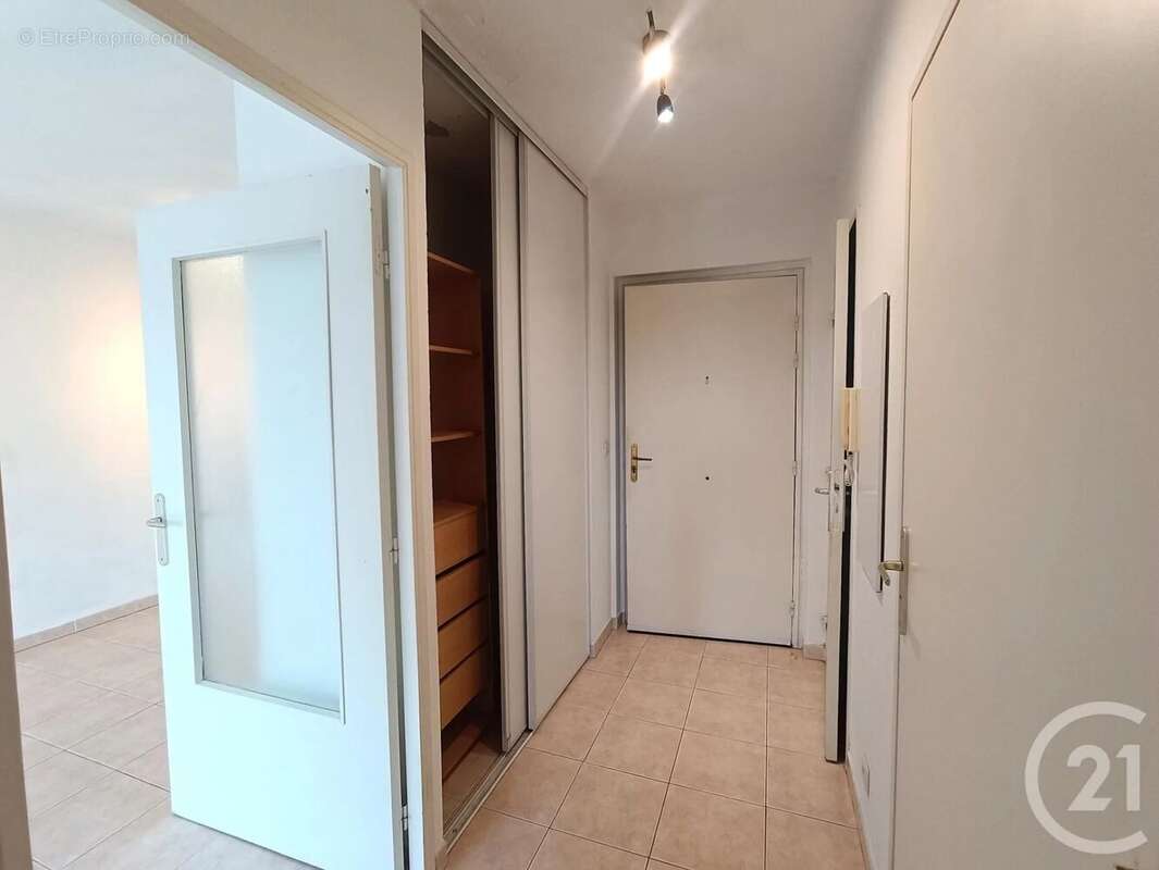 Appartement à MOUGINS