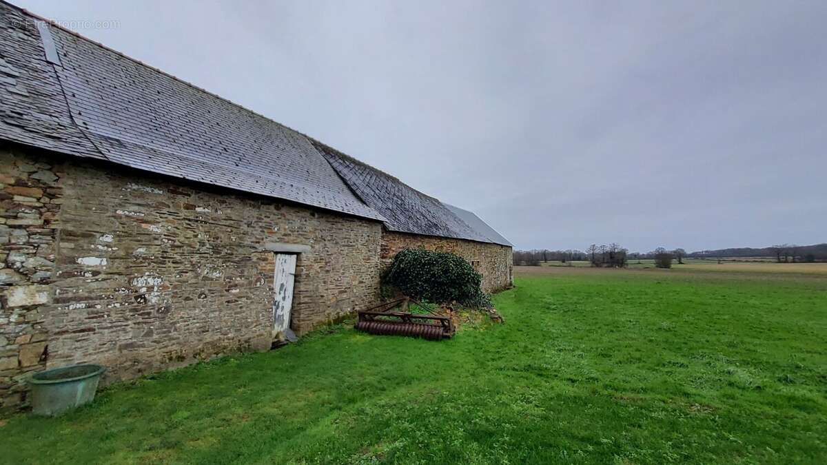 Corps de ferme à rénover 170m² au sol - 2700m² de terrain - La Dominelais - photo 9