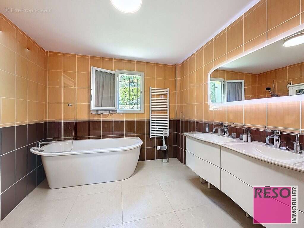 Maison à CRANVES-SALES
