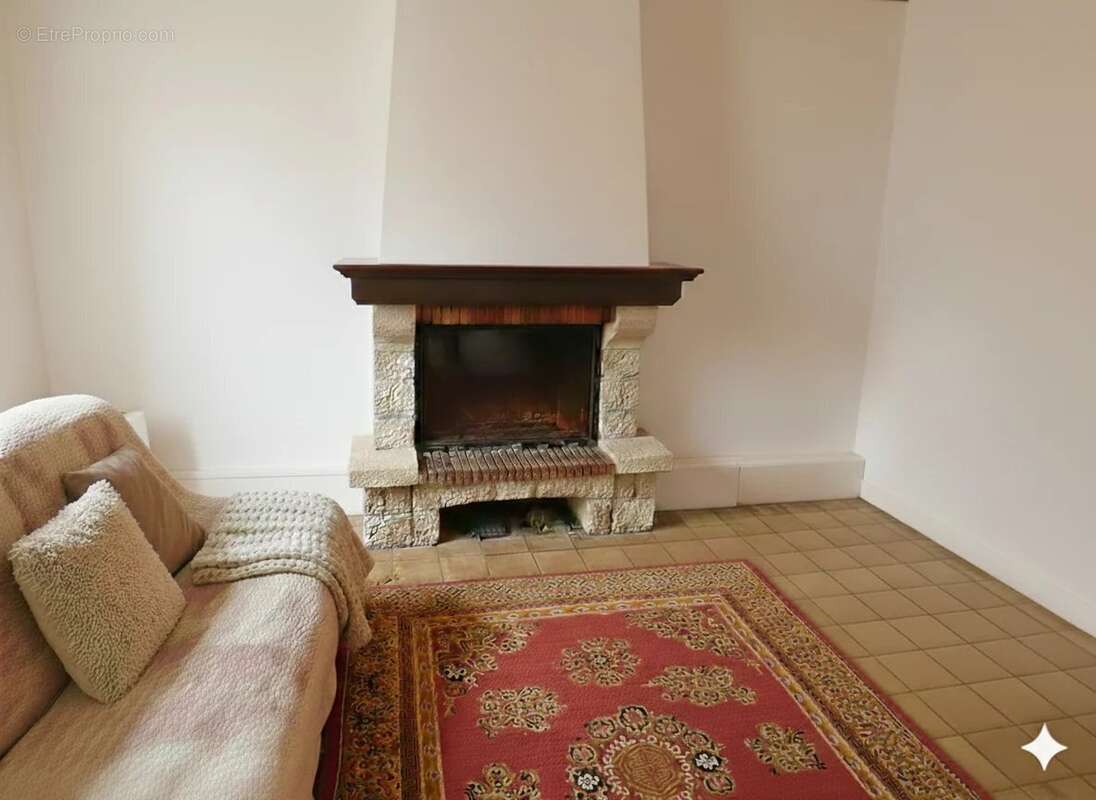 Maison à CLEDEN-POHER