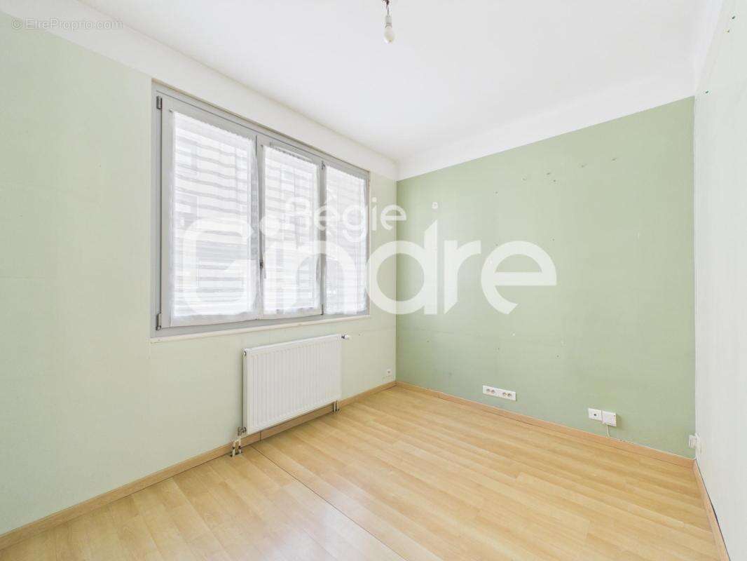 Vente - Appartement - 4 pièces + cuisine - 65 m² - 335 000 € - - photo 4
