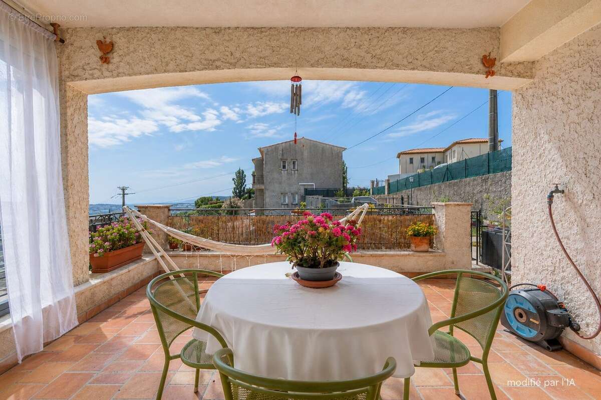 Appartement à SAINT-LAURENT-DU-VAR