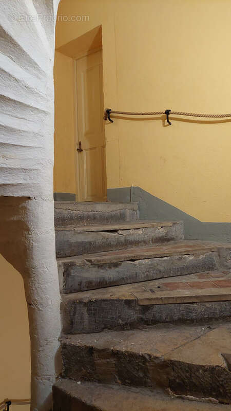 Appartement à BAGNOLS-SUR-CEZE