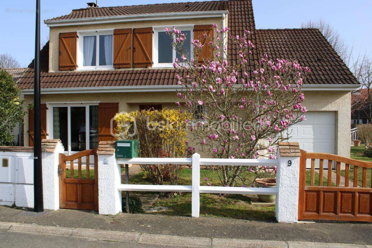 Maison à HOUDAN