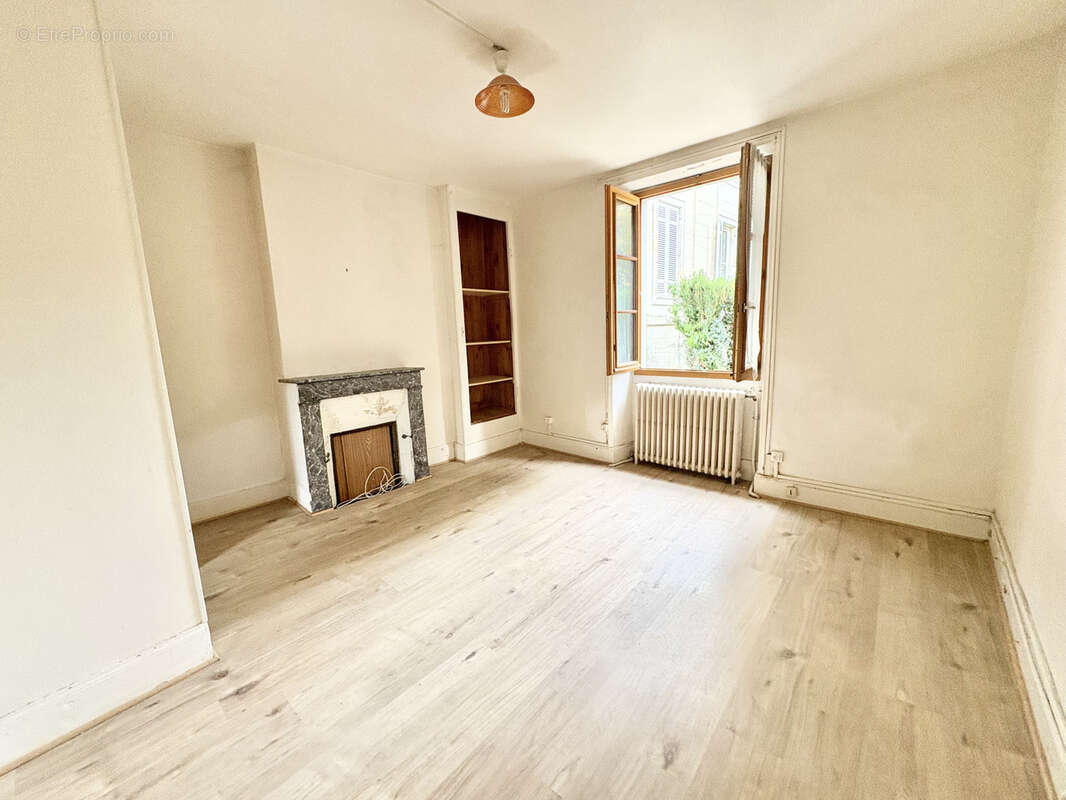 Maison à TERRASSON-LAVILLEDIEU