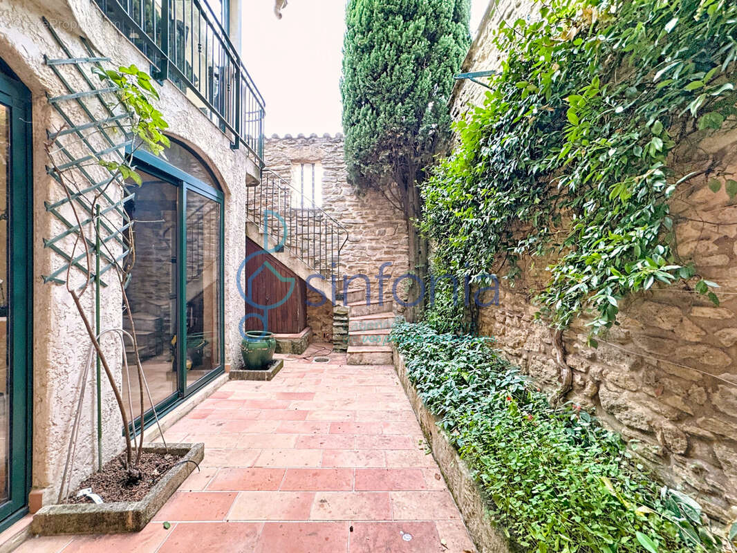 Maison à GALLARGUES-LE-MONTUEUX