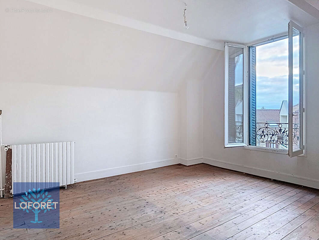 Maison à VERT-LE-GRAND