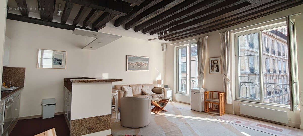 Appartement à PARIS-1E