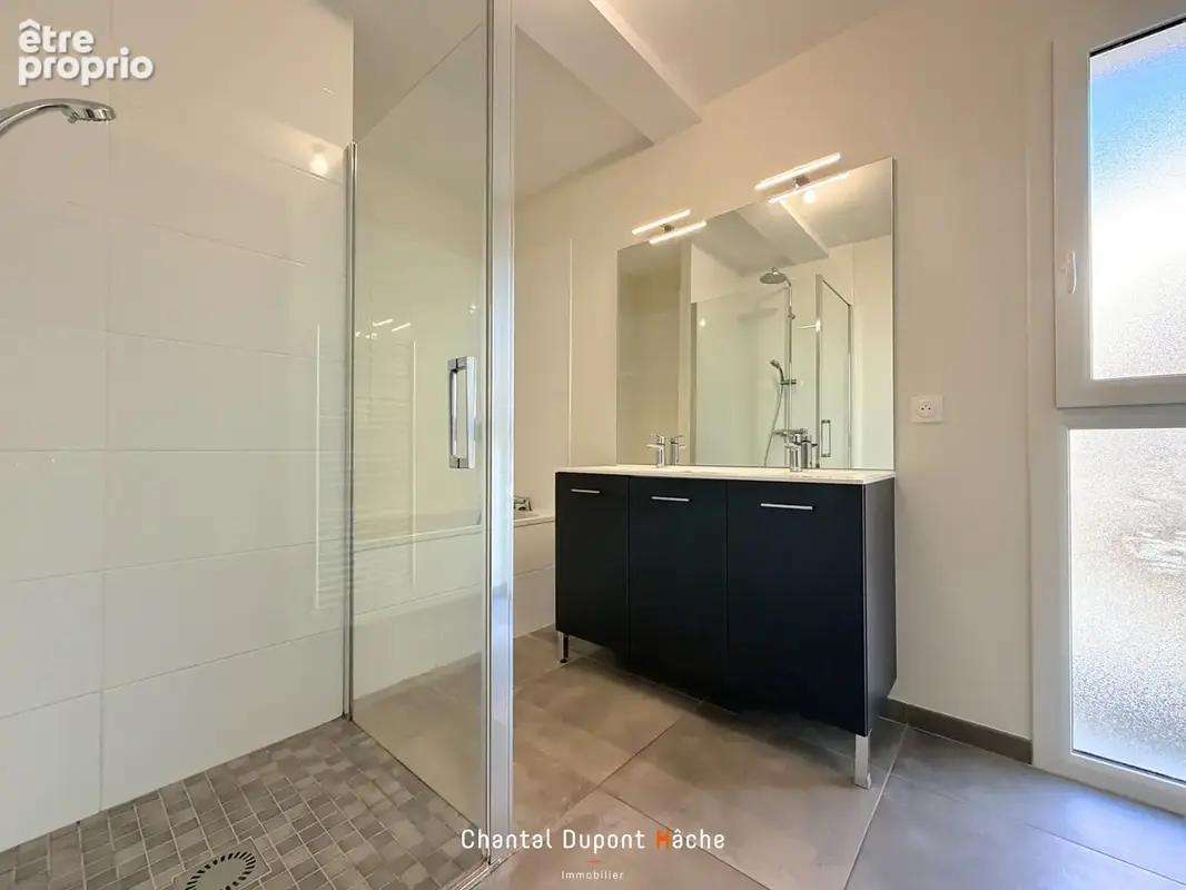 CHARTRES VILLAINES - Maison contemporaine de 2022, 6 chambres, garage, terrasse et petit jardin. - photo 13