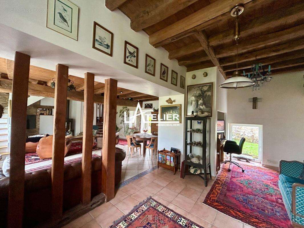 Maison à SAINT-ETIENNE-DE-MONTLUC