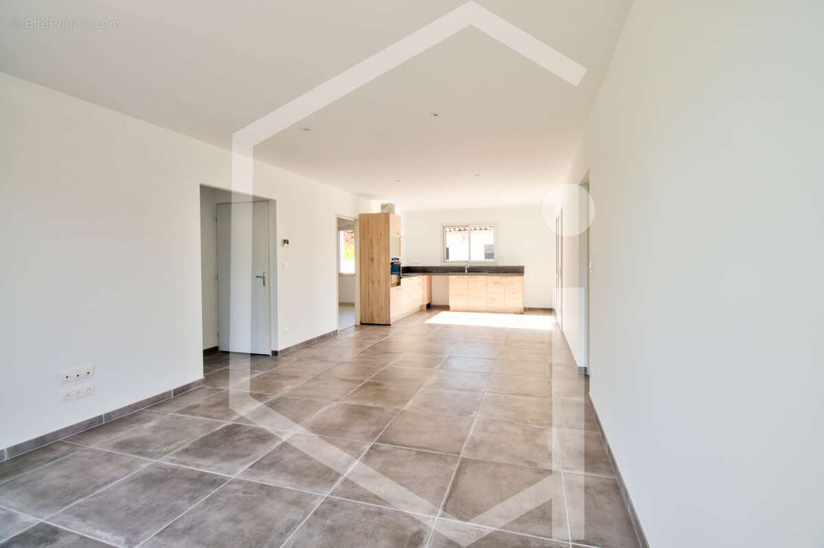 Maison à SAINT-SATURNIN-DU-BOIS