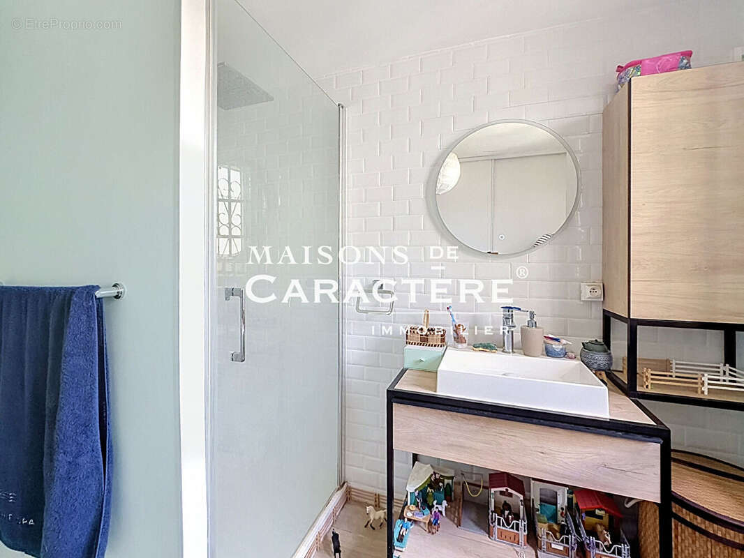 Rare : Maison ancienne atypique & Grange de 100m2 - Vernouillet - photo 11
