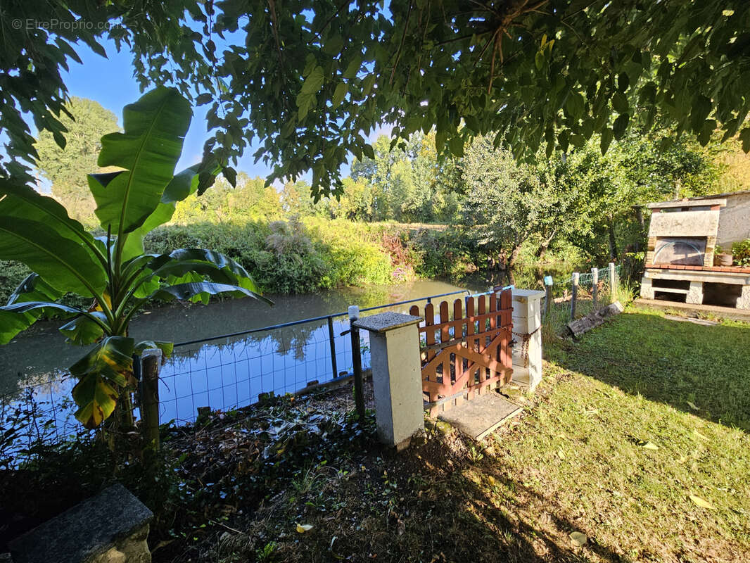 Cabane de loisirs au bord de l'eau - photo 2