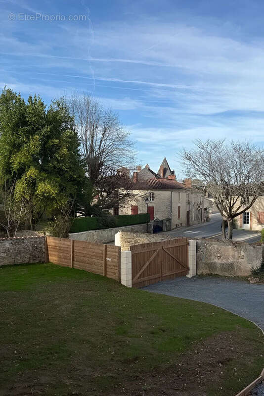 Maison à LA CAILLERE-SAINT-HILAIRE