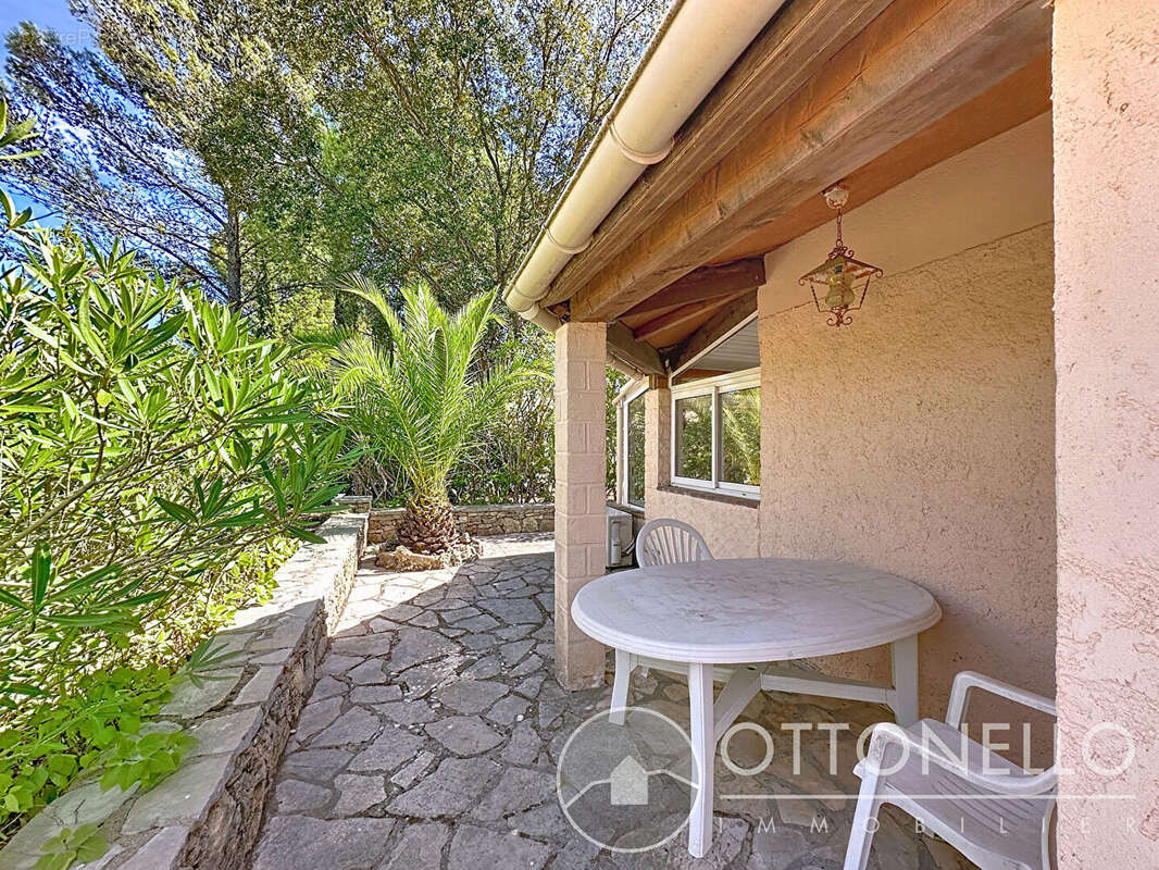Maison à ROQUEBRUNE-SUR-ARGENS
