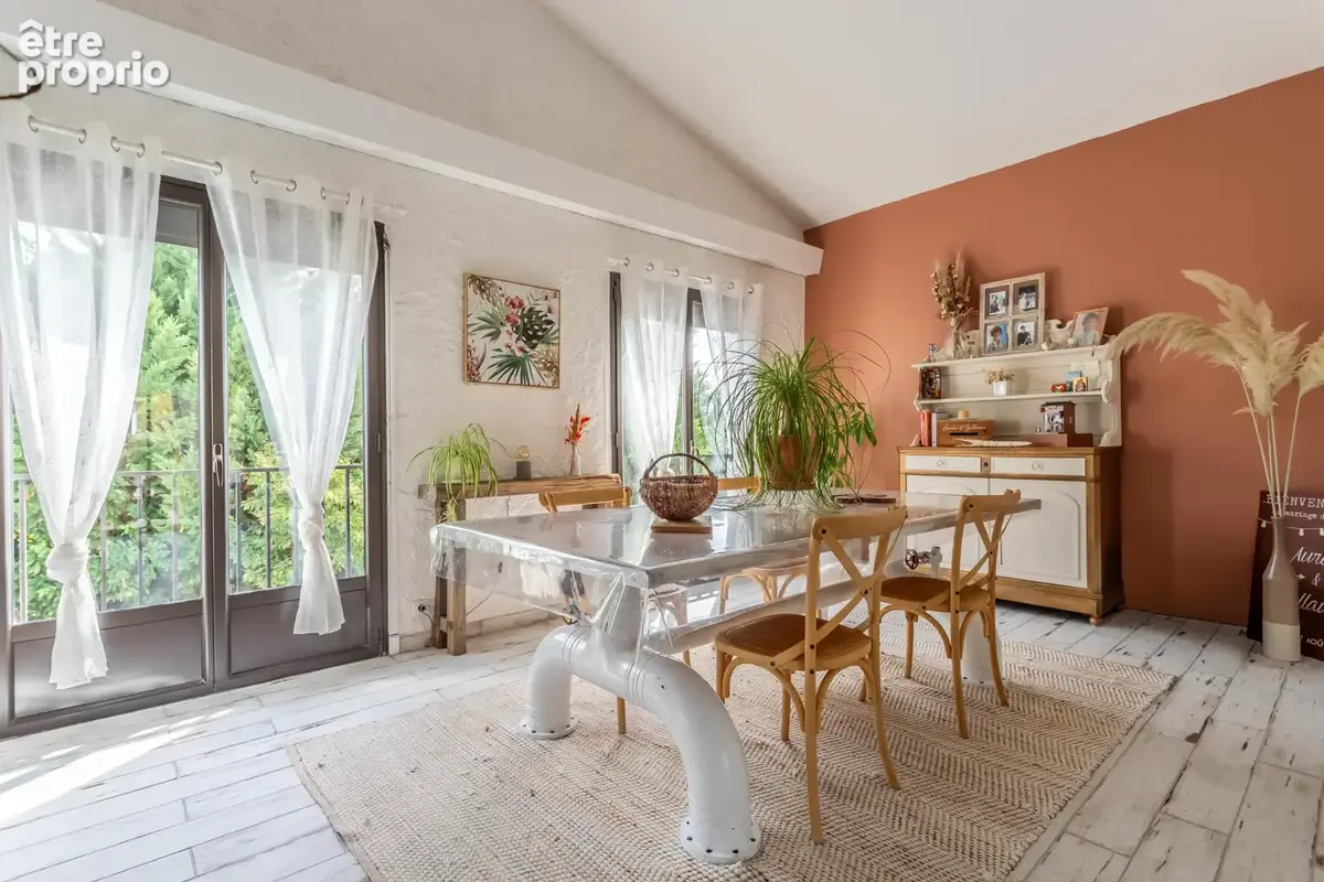 Une maison moderne avec piscine, jardin et parking - photo 15