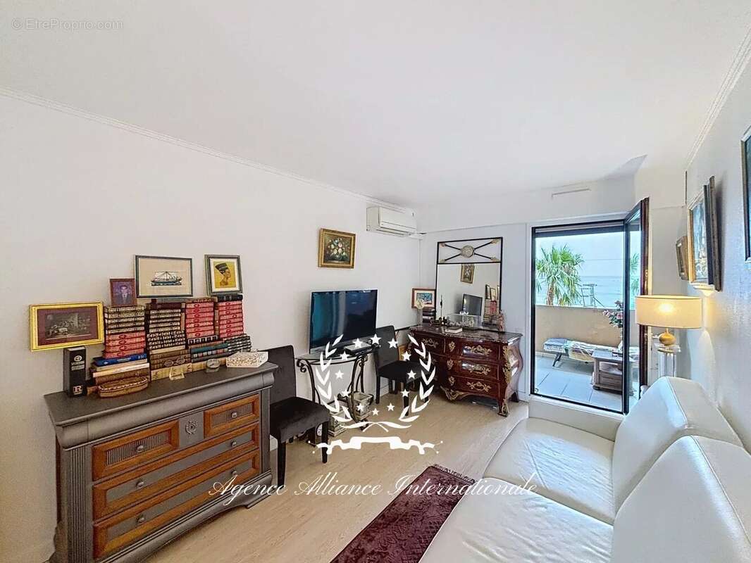 2p-cannes la bocca-terrasse vue mer-piscine-parking-cave - photo 6