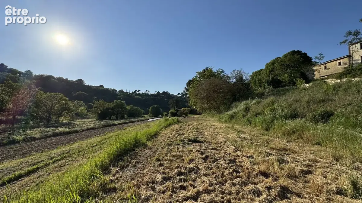 Terrain à MENERBES