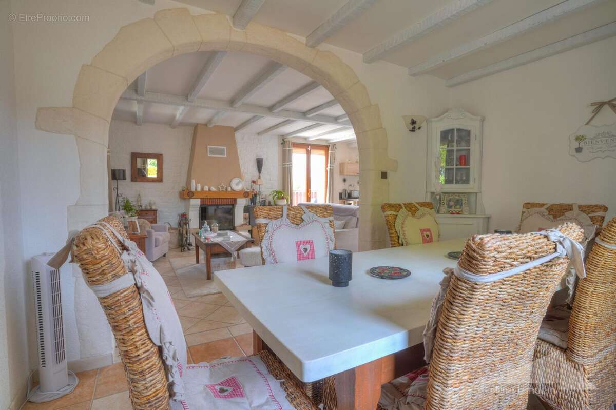 Maison à CHALLEX